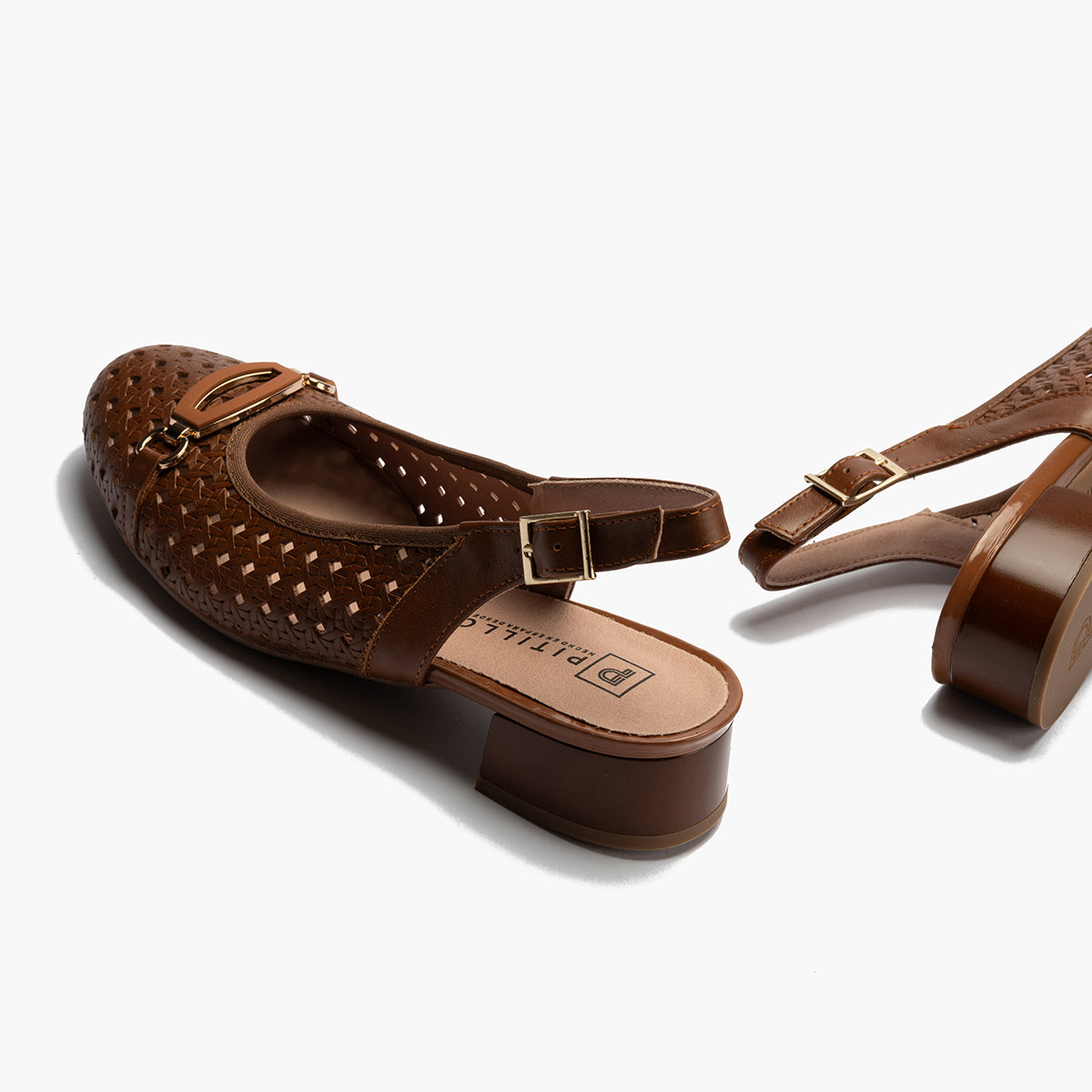 Zapato salón destalonado con adorno y tacón bajo, con punta redonda Cuero