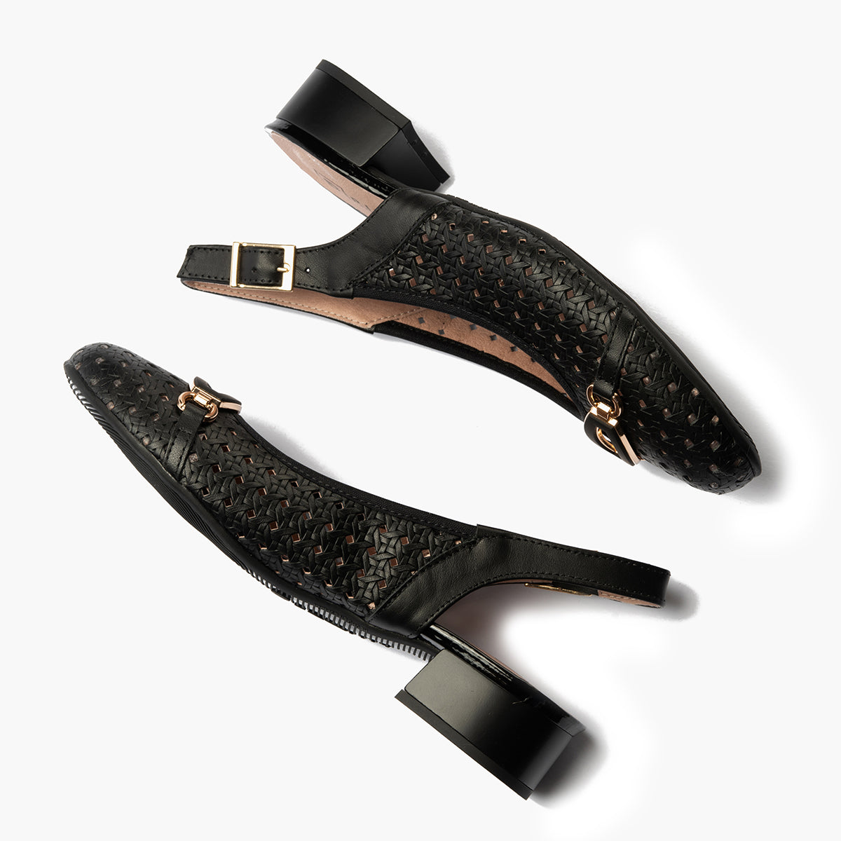 Zapato salón destalonado con adorno y tacón bajo, con punta redonda Negro