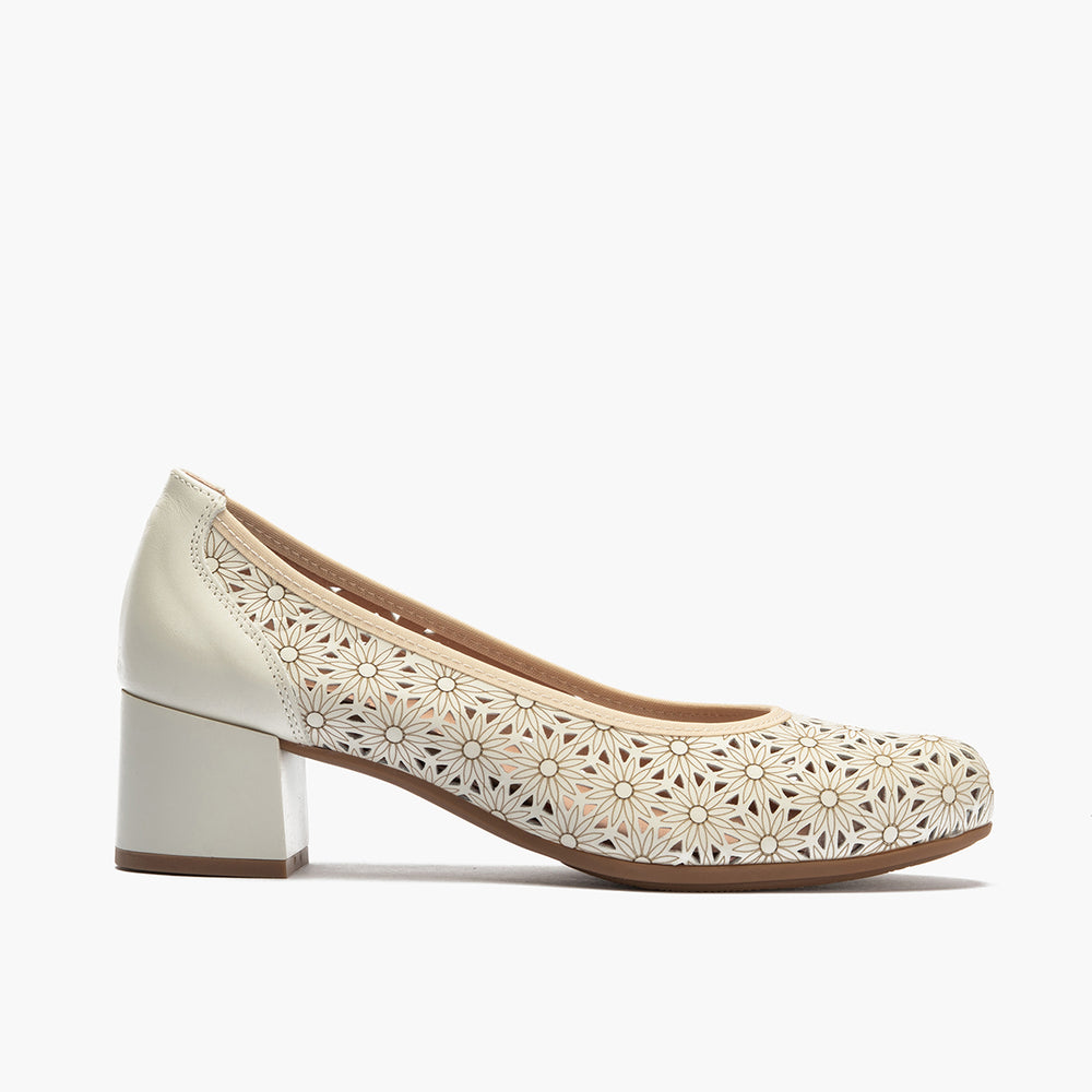 Zapato salón con tacón medio, en piel napa perforada Glacial