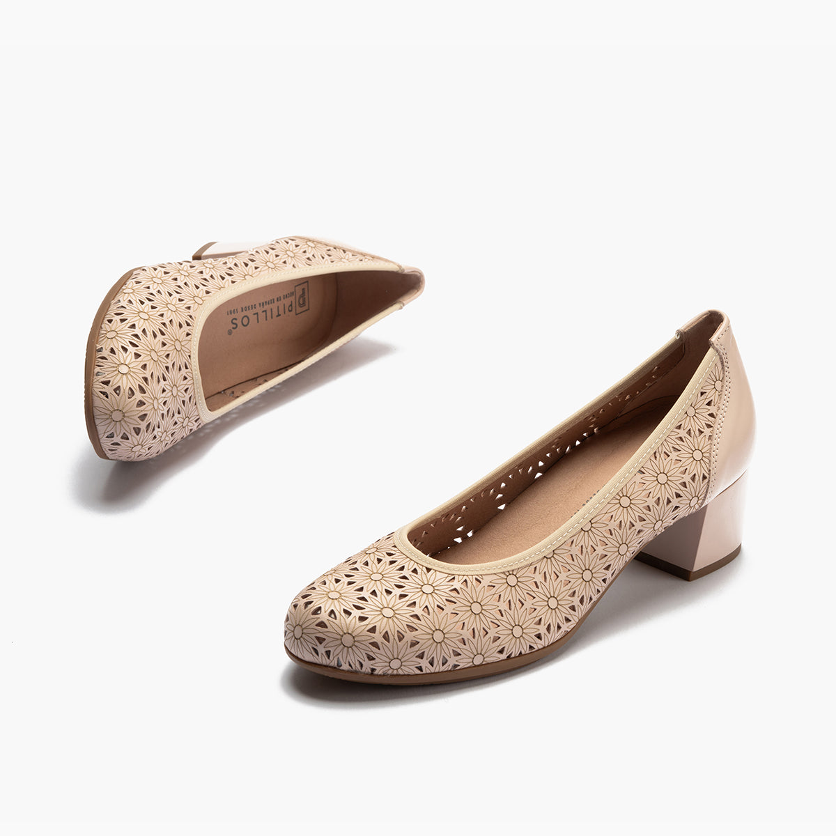 Zapato salón con tacón medio, en piel napa perforada Nude