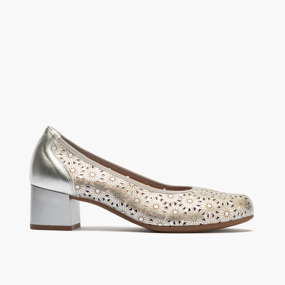 Zapato salón con tacón medio, en piel fantasía perforada Plata