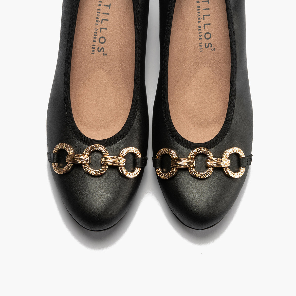 Zapato salón con tacón medio y adorno, en piel brillante Negro