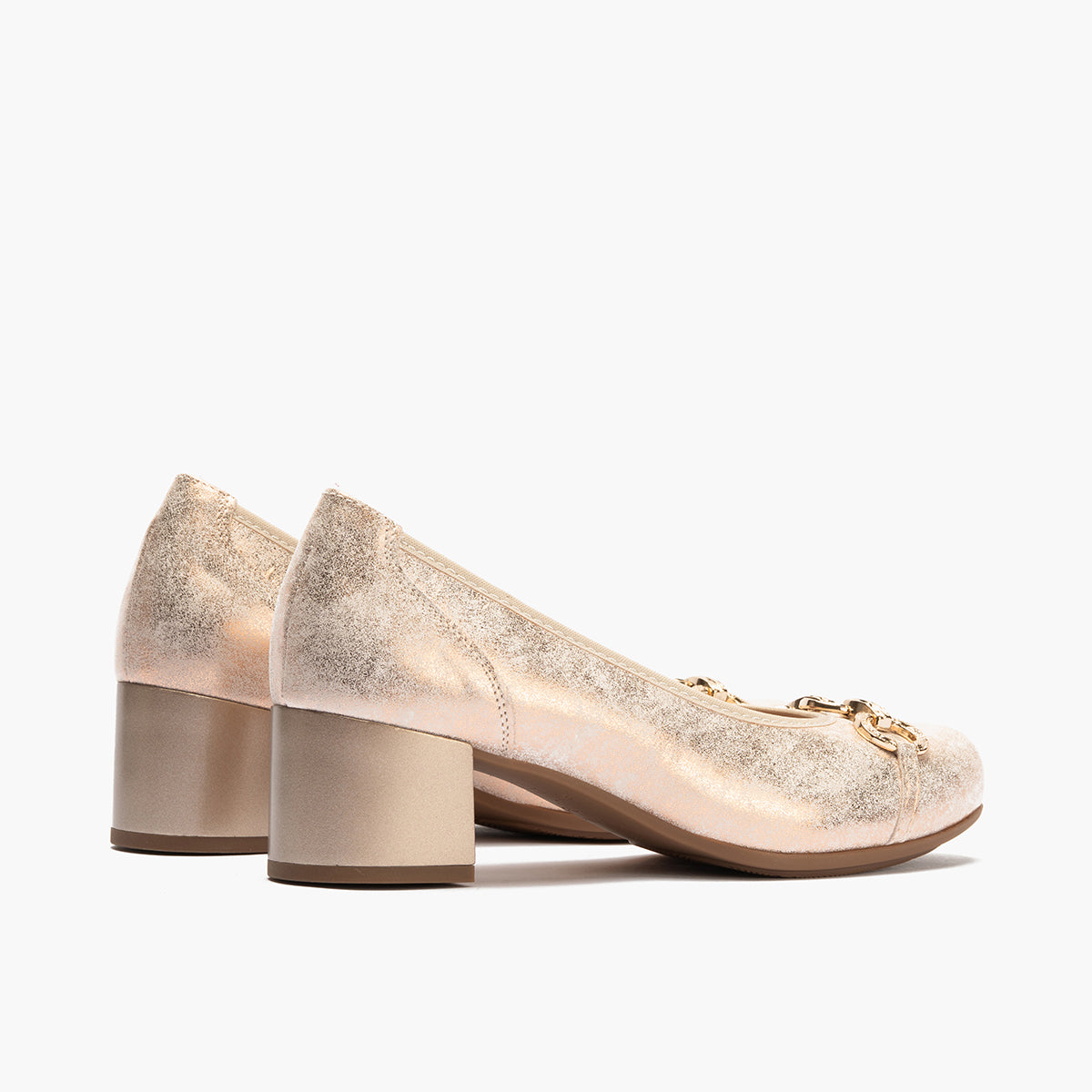 Zapato salón con tacón medio y adorno, en piel brillante Nude