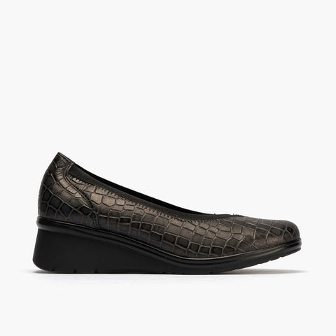 Peak lounge shoe with elastic for black women