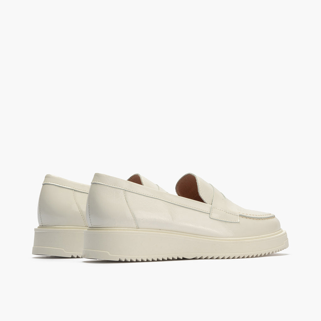 Mocasin mujer en  piel charol GLACIAL