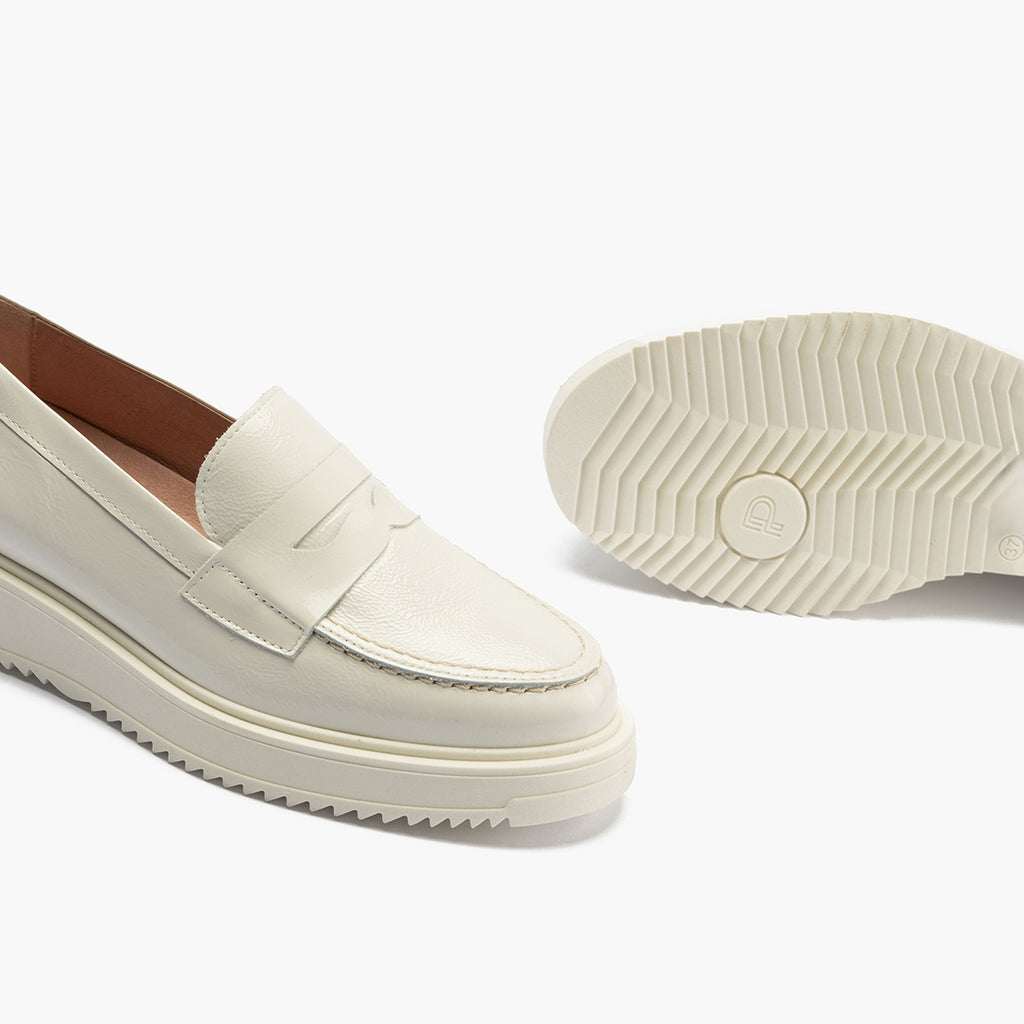 Mocasin mujer en  piel charol GLACIAL