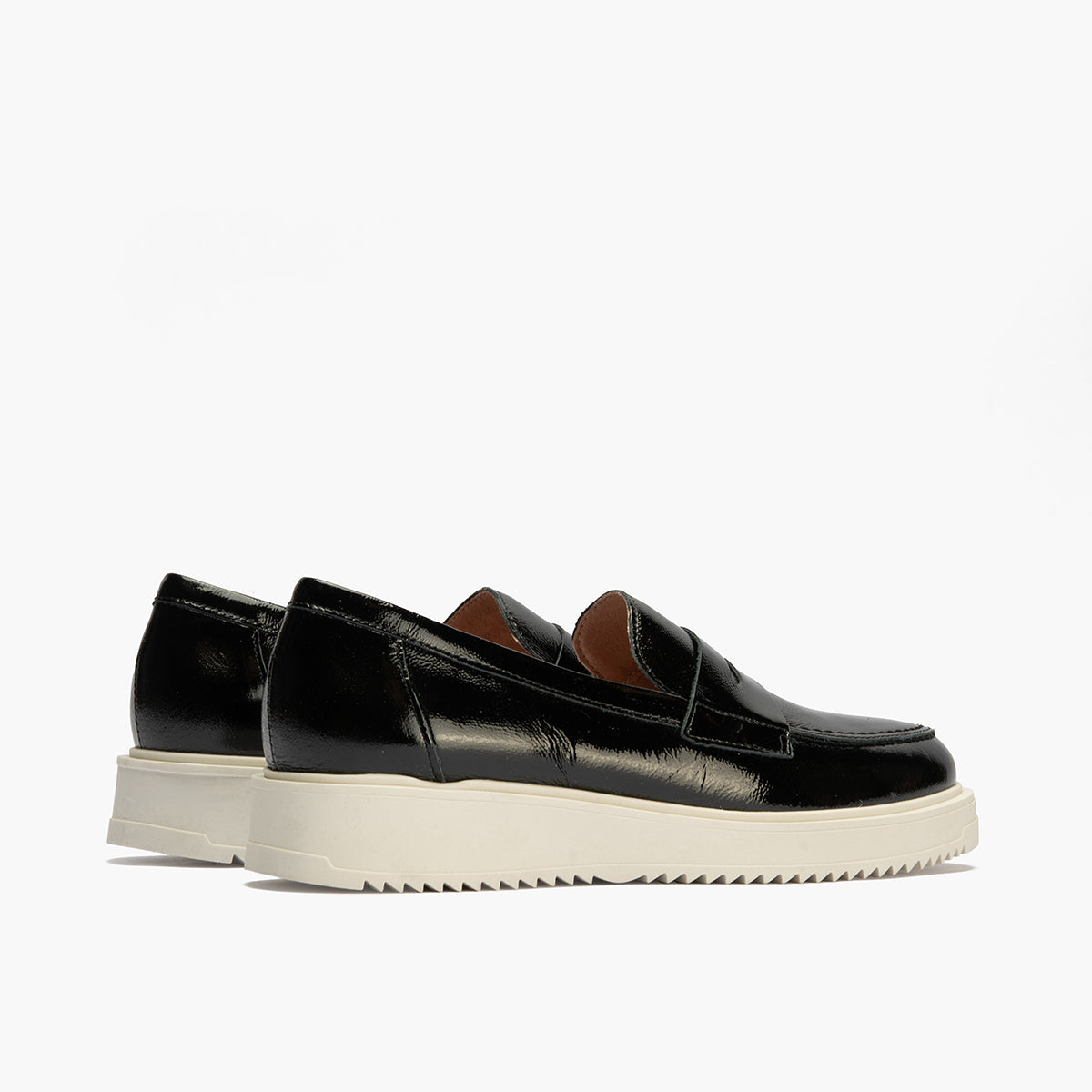 Mocasin mujer en  piel charol NEGRO