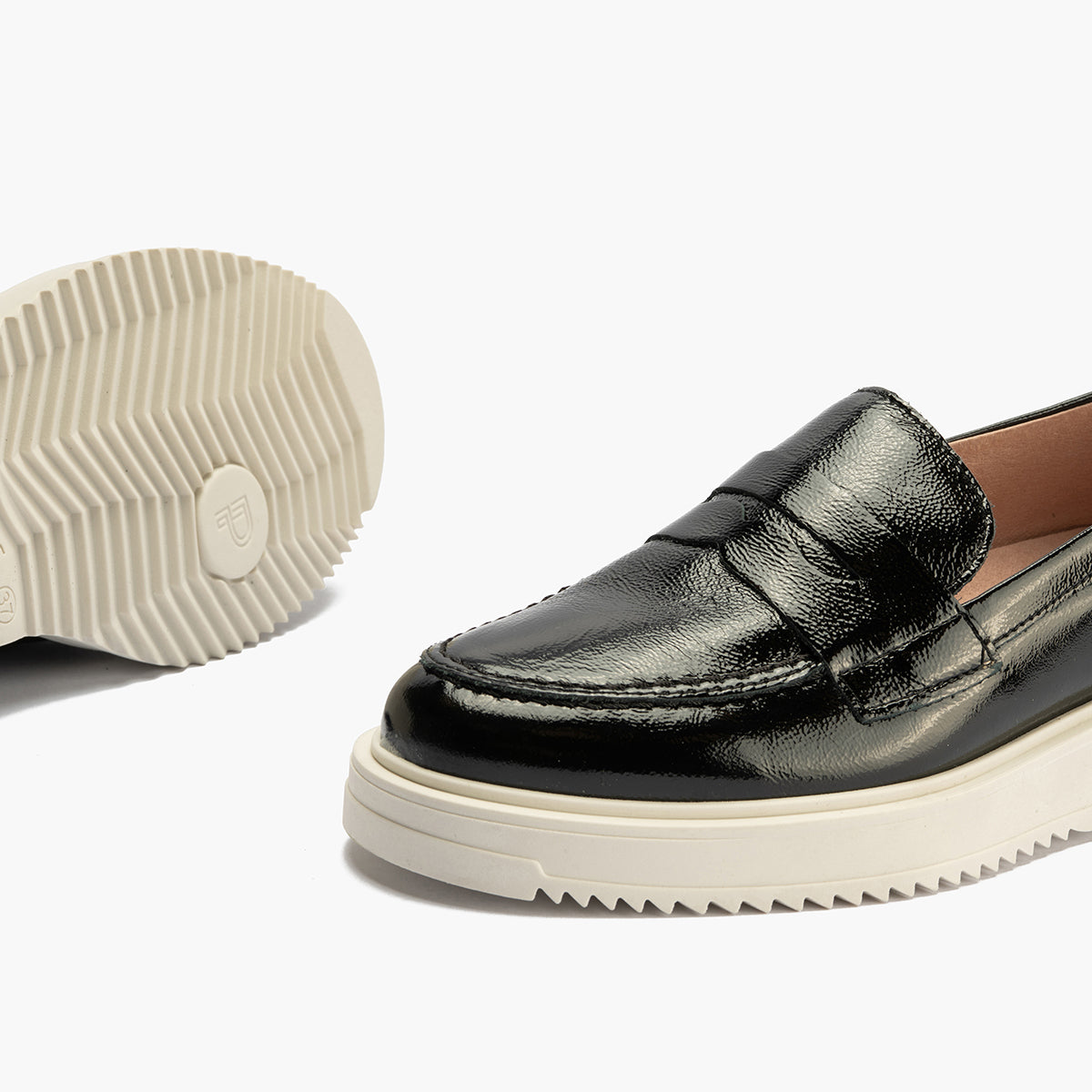 Mocasin mujer en  piel charol NEGRO