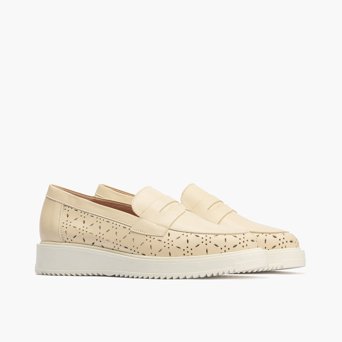 Mocasin picados mujer en piel napa CREMA