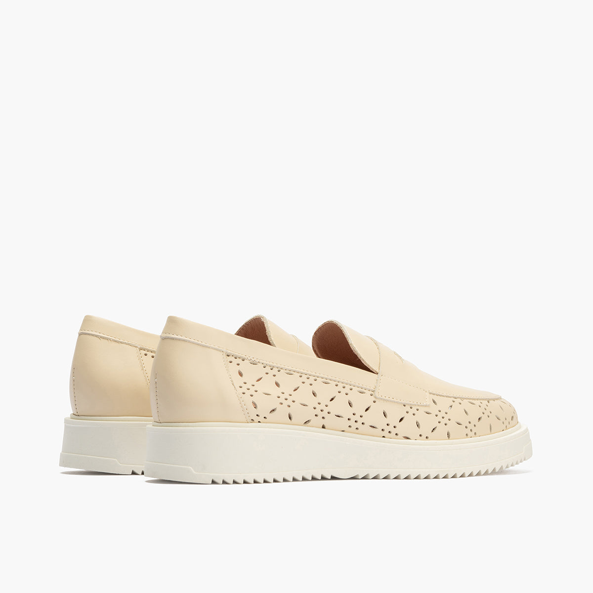Mocasin picados mujer en piel napa CREMA