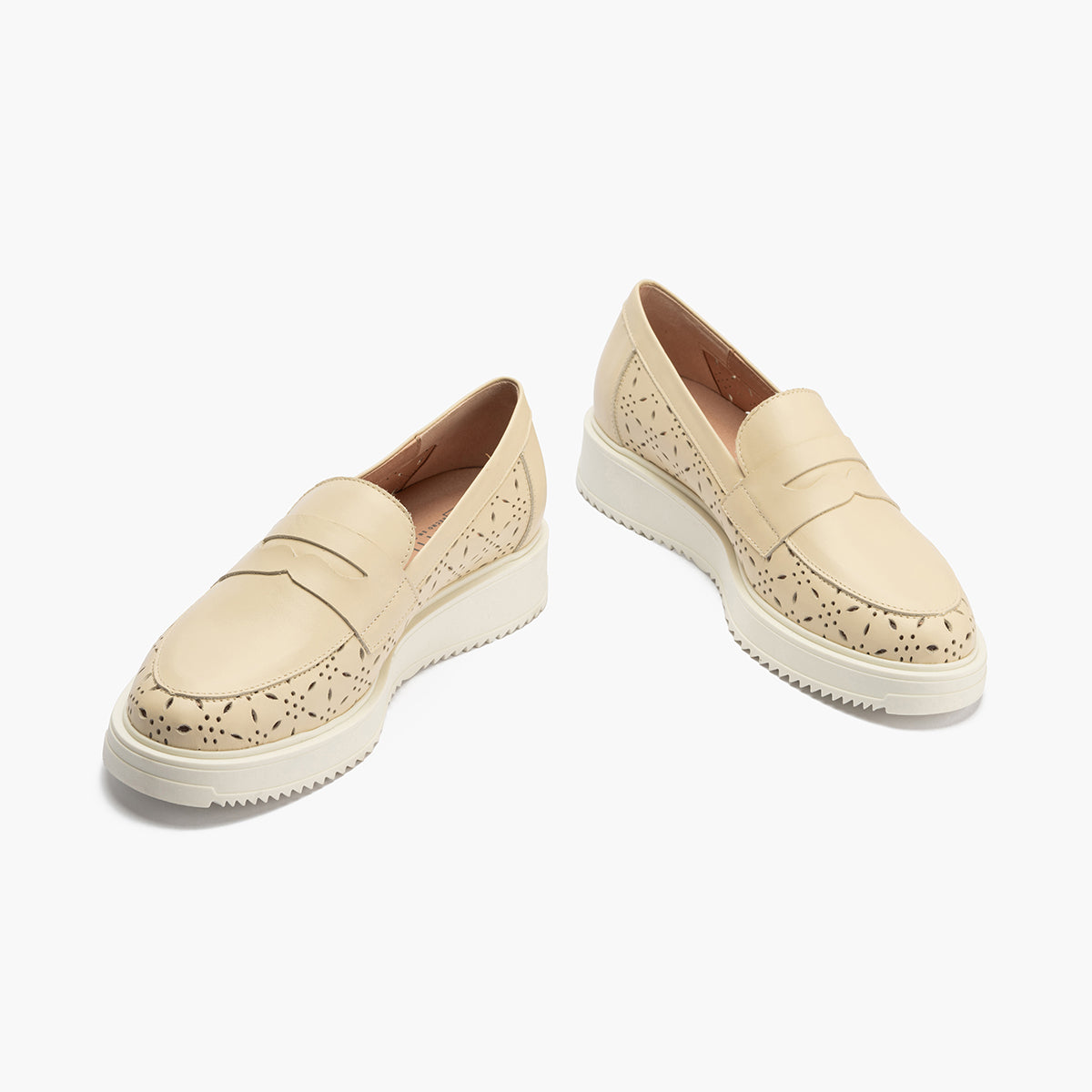 Mocasin picados mujer en piel napa CREMA