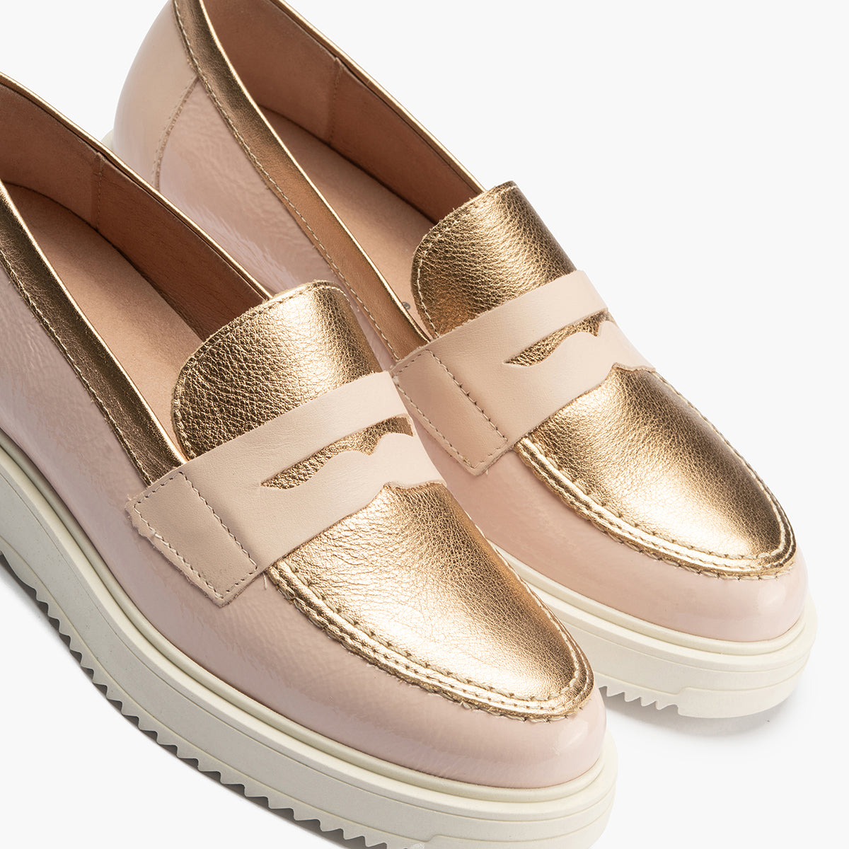 Mocasin con picados mujer en piel napa NUDE