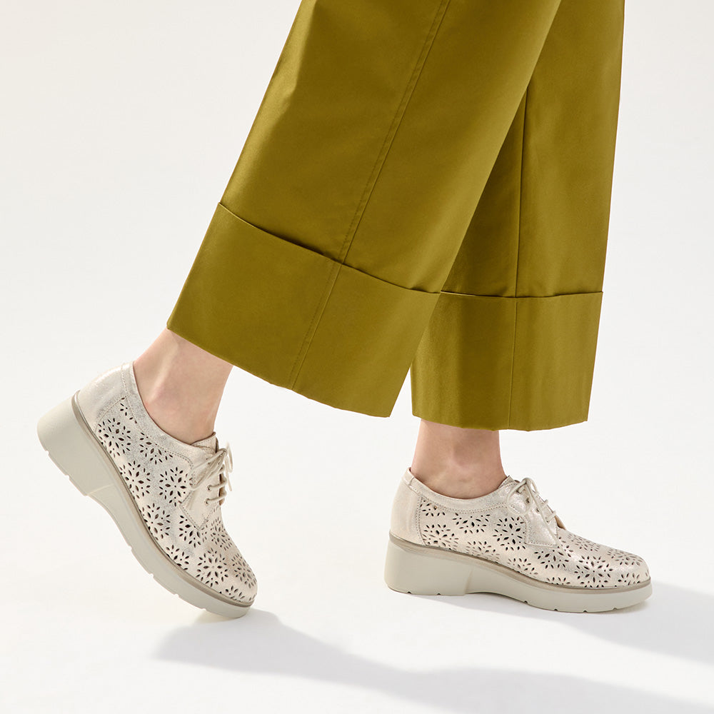 Blucher platafroma con picados mujer en piel fantasía ORO