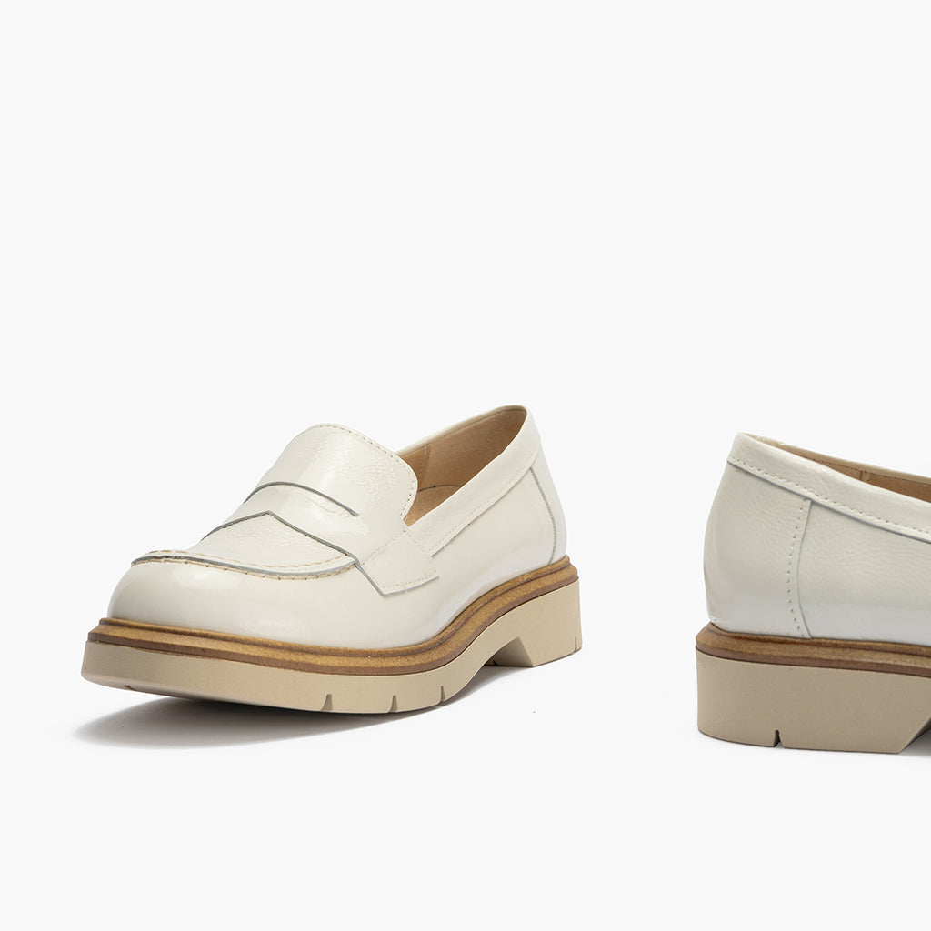 Mocasin mujer en piel charol GLACIAL