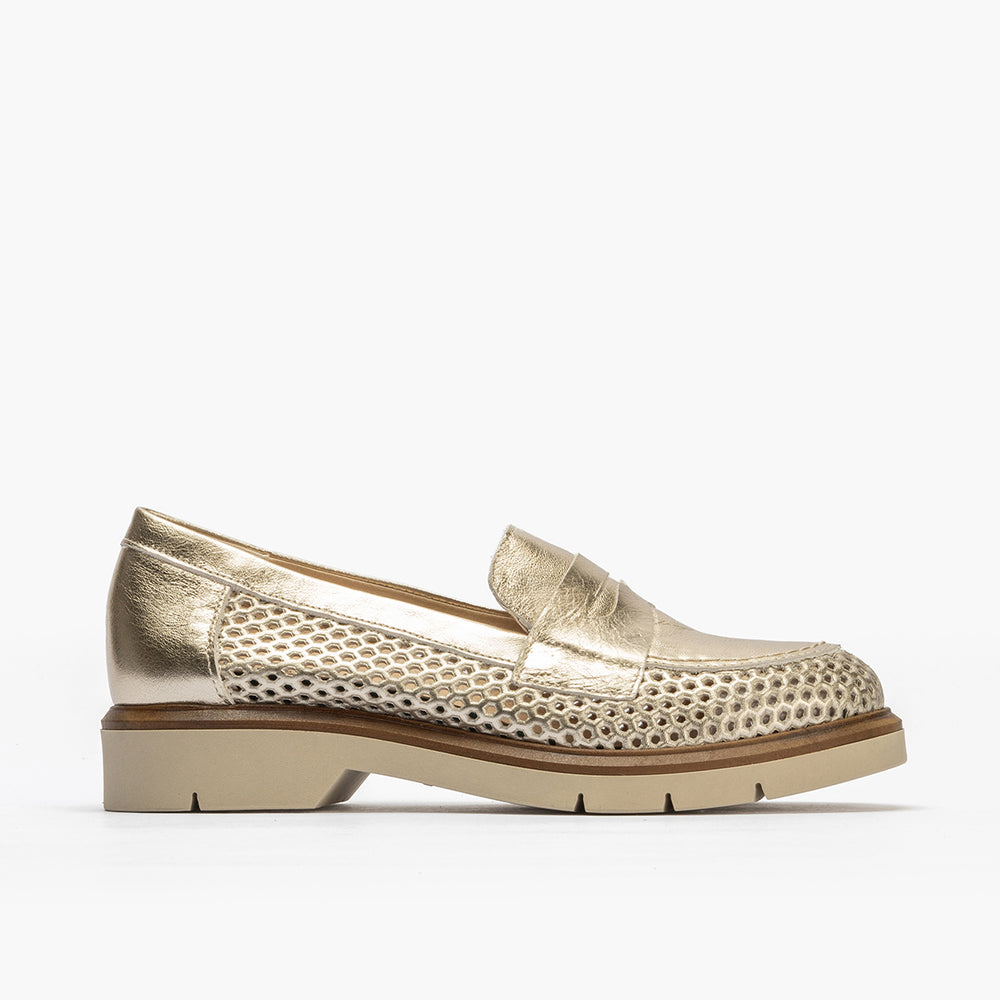 Mocasin con picados mujer en piel laminado ORO
