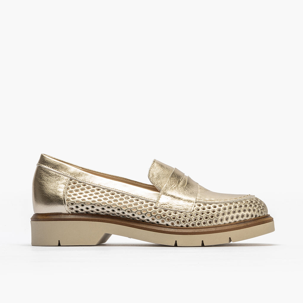 Mocasin con picados mujer en piel laminado ORO