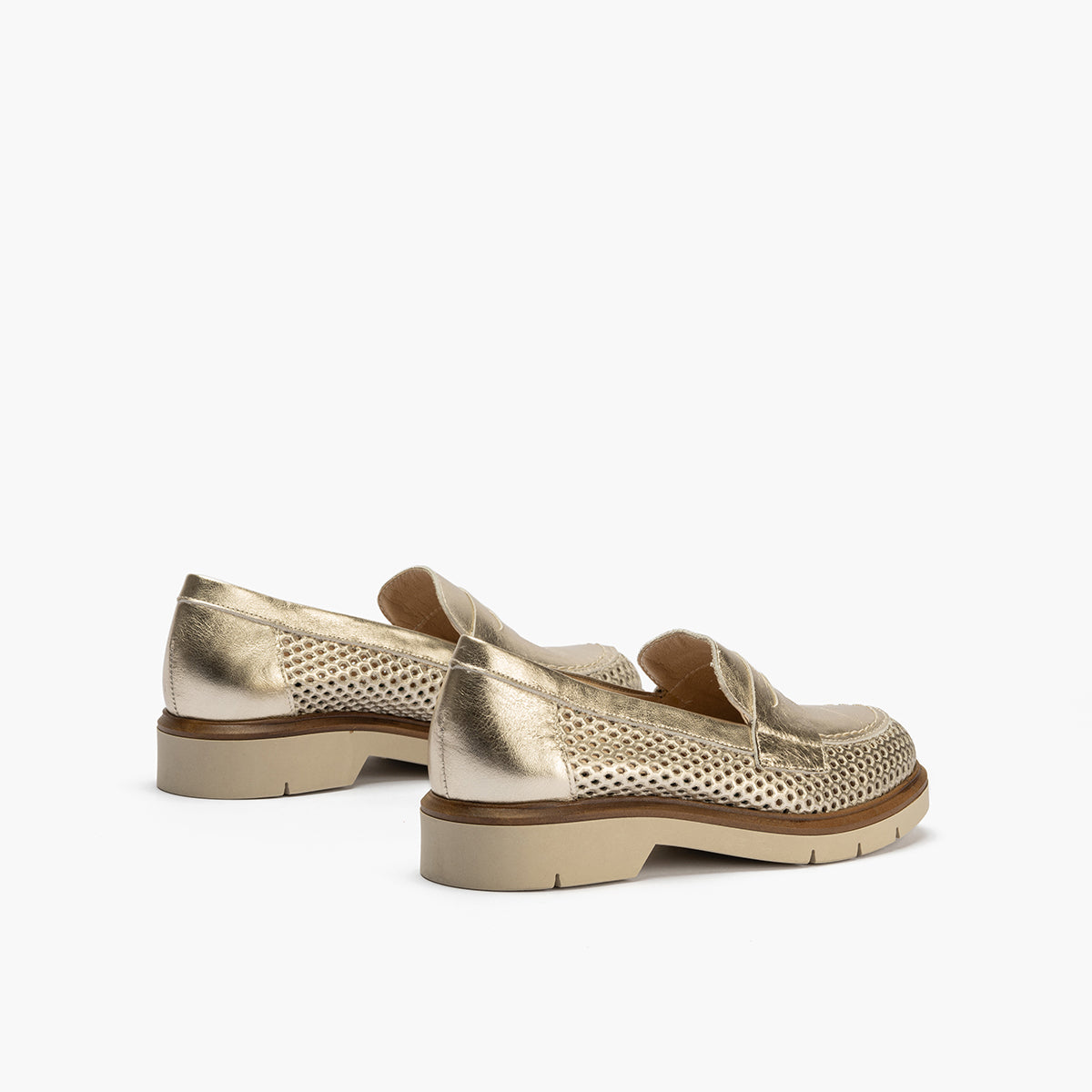 Mocasin con picados mujer en piel laminado ORO