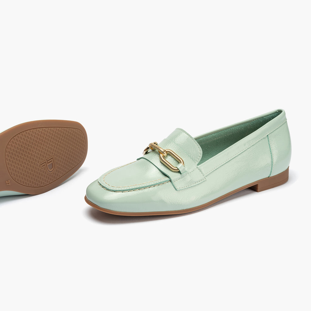 Mocasin plano con adorno metal mujer en piel charol TURQUESA