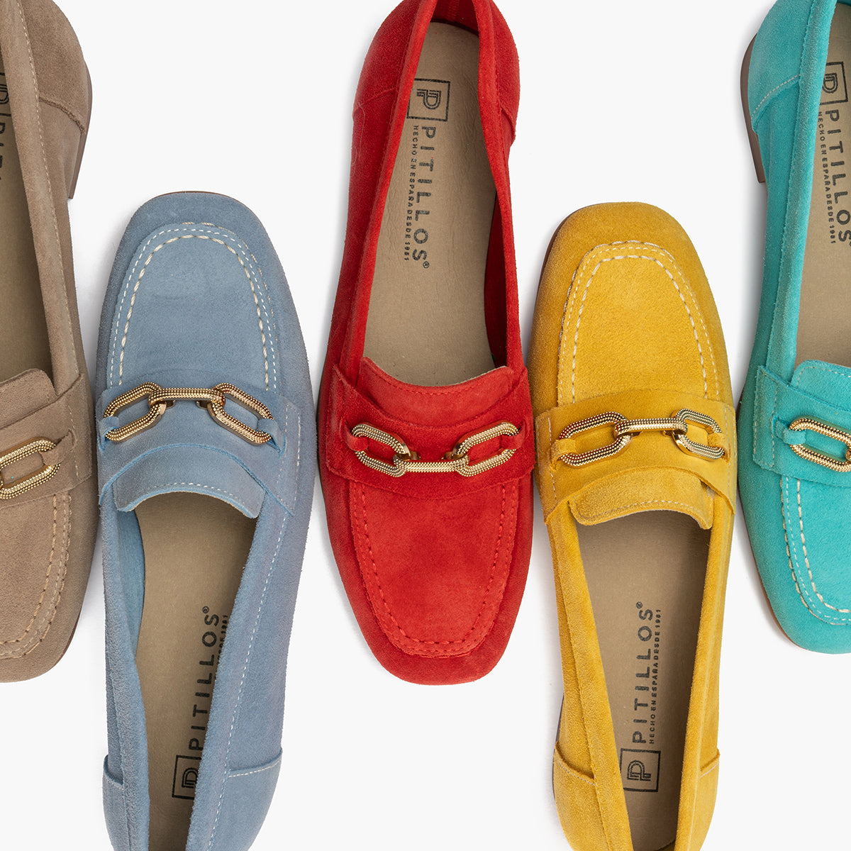 Mocasin con adorno metal mujer en serraje ROJO