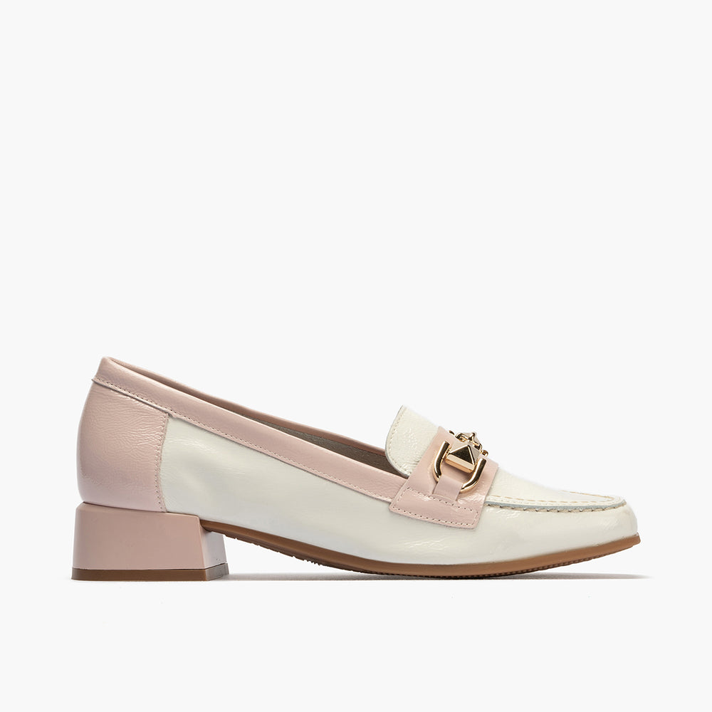 Mocasin con adorno metal mujer en piel charol ROSA