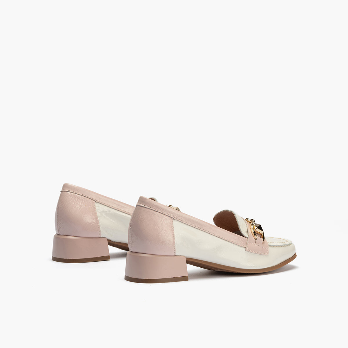 Mocasin con adorno metal mujer en piel charol ROSA