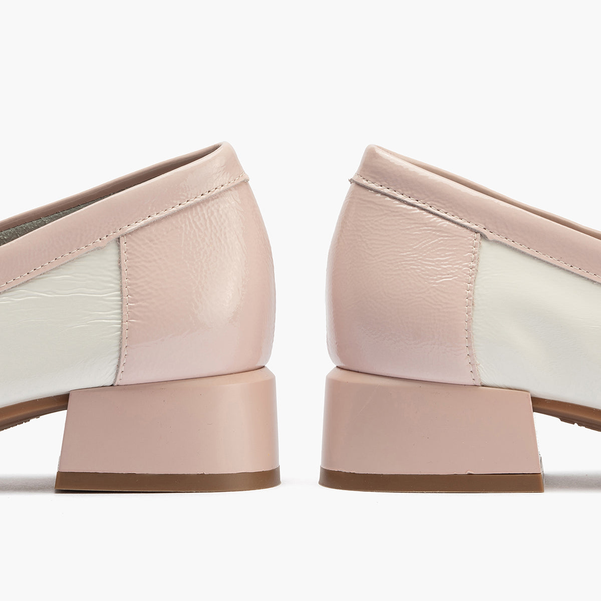 Mocasin con adorno metal mujer en piel charol ROSA