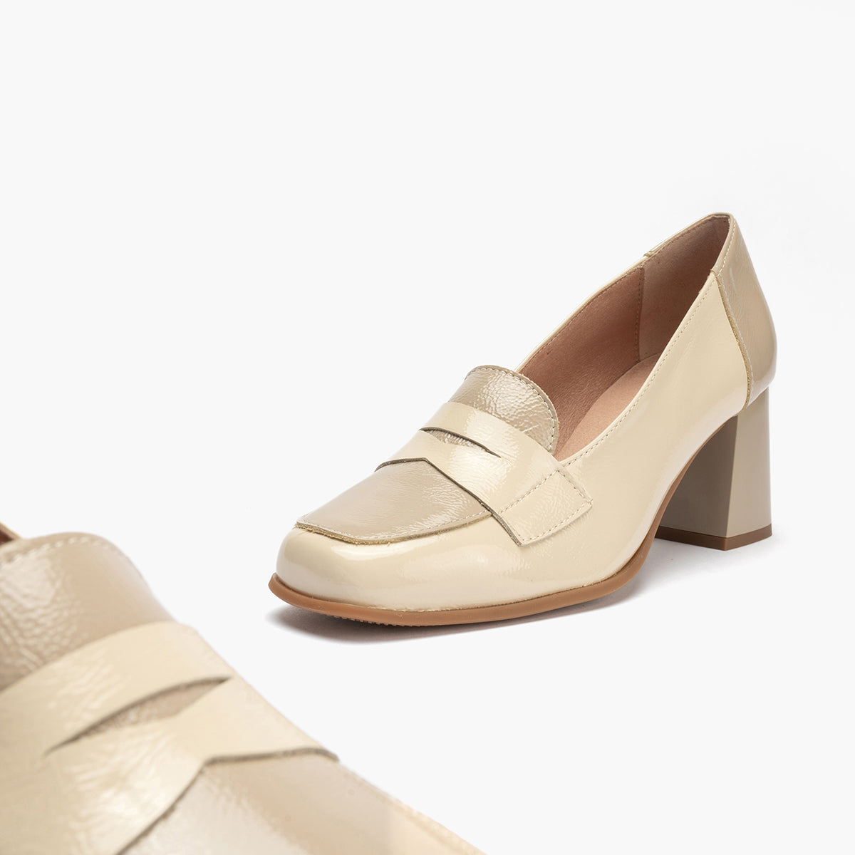 Mocasin con tacón mujer en piel charol CREMA/PIEDRA