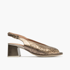 Sandalia con picados mujer con hebilla en piel laminado BRONCE