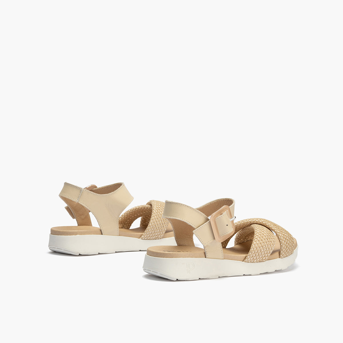 Sandalia pala cruzada mujer con hebilla en rejilla y piel napa CREMA