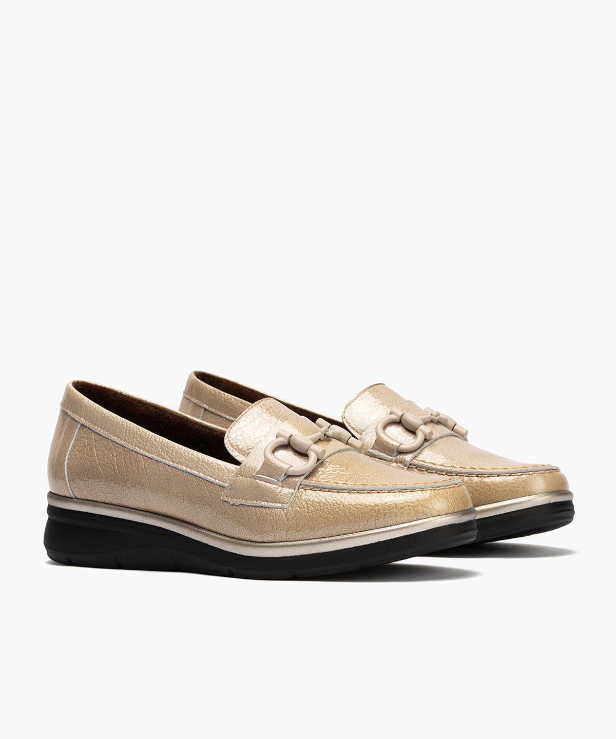 Mocasín con Adorno en charol de mujer color piedra