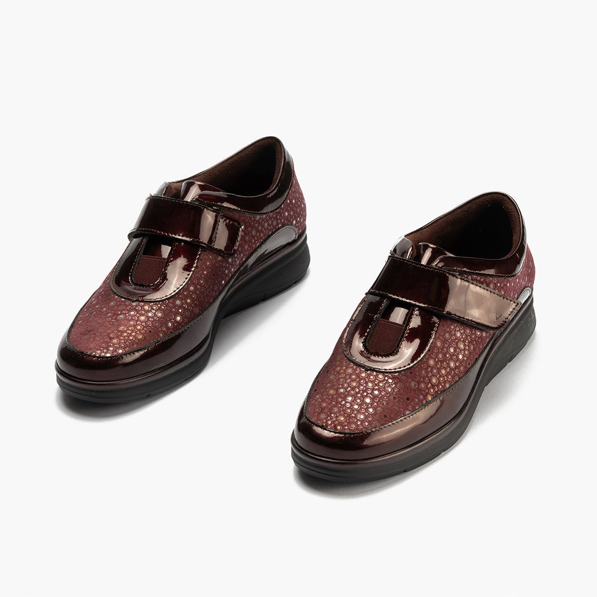 Deportivo Velcro en charol con lycra de mujer color burdeos