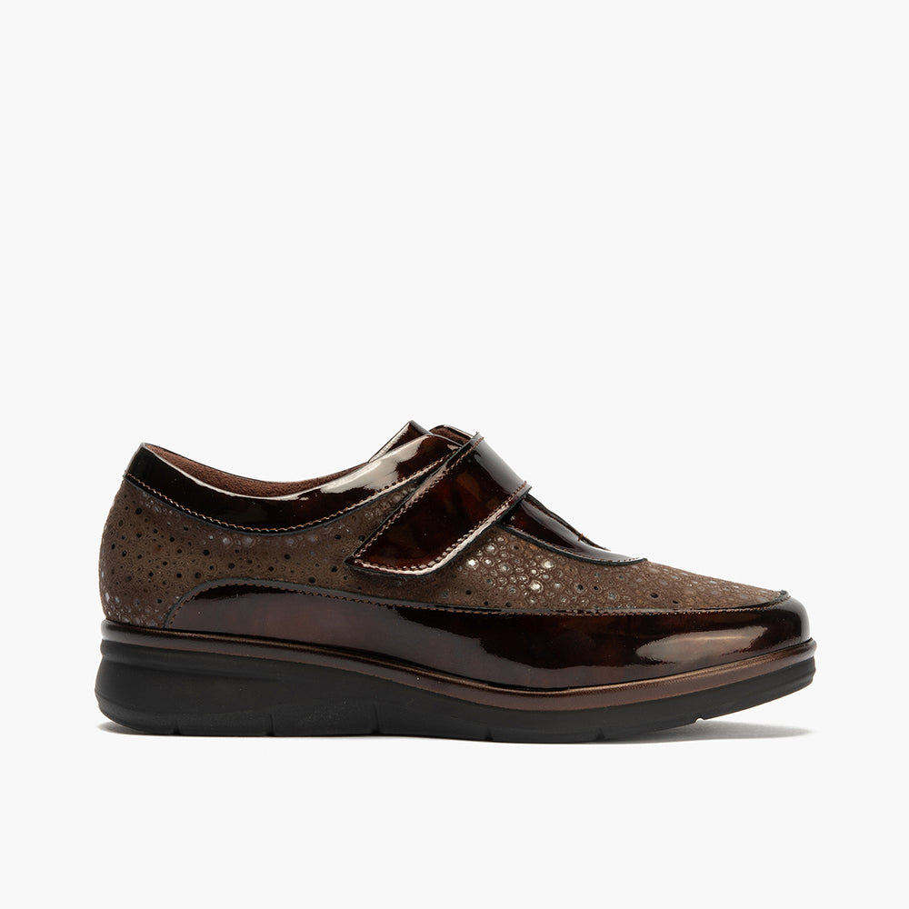 Deportivo Velcro en charol con lycra de mujer color marron