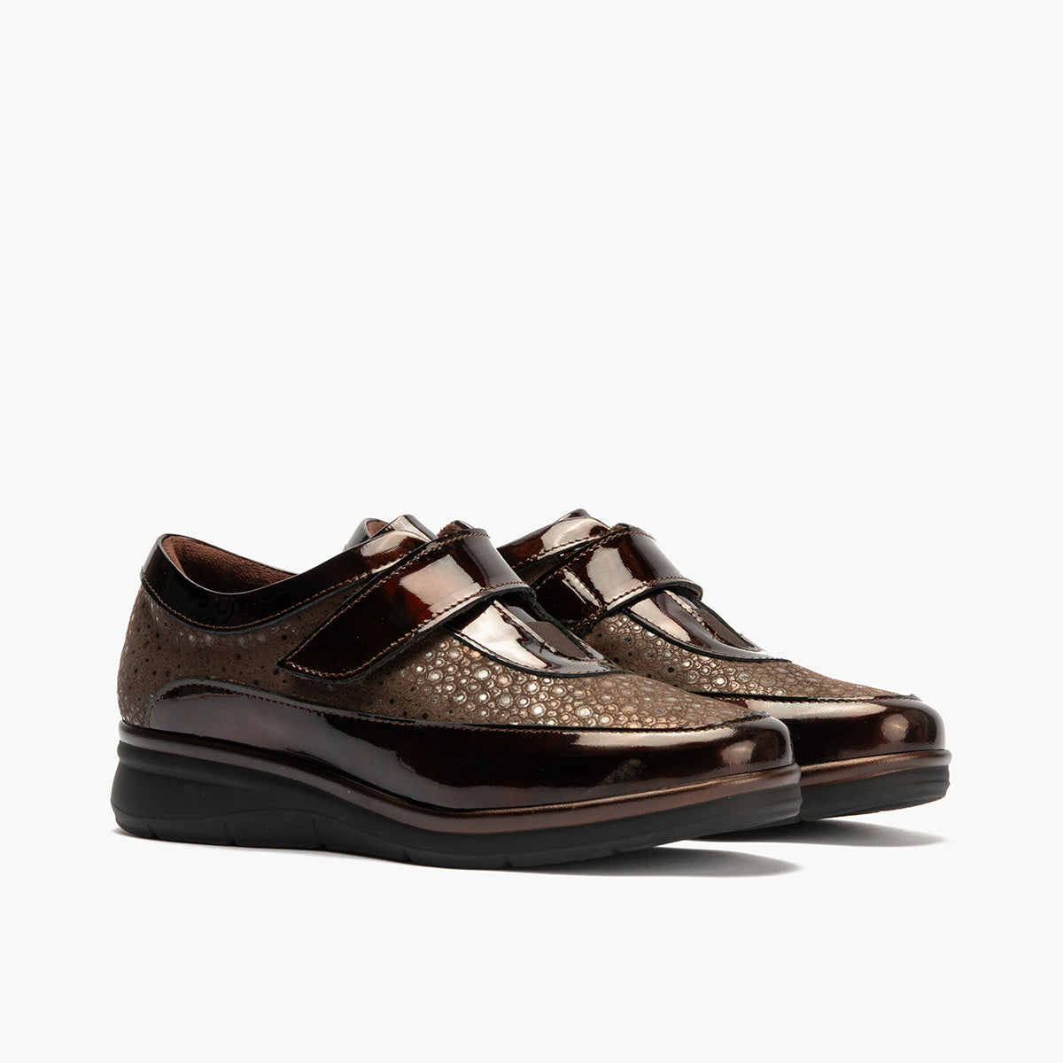 Deportivo Velcro en charol con lycra de mujer color marron