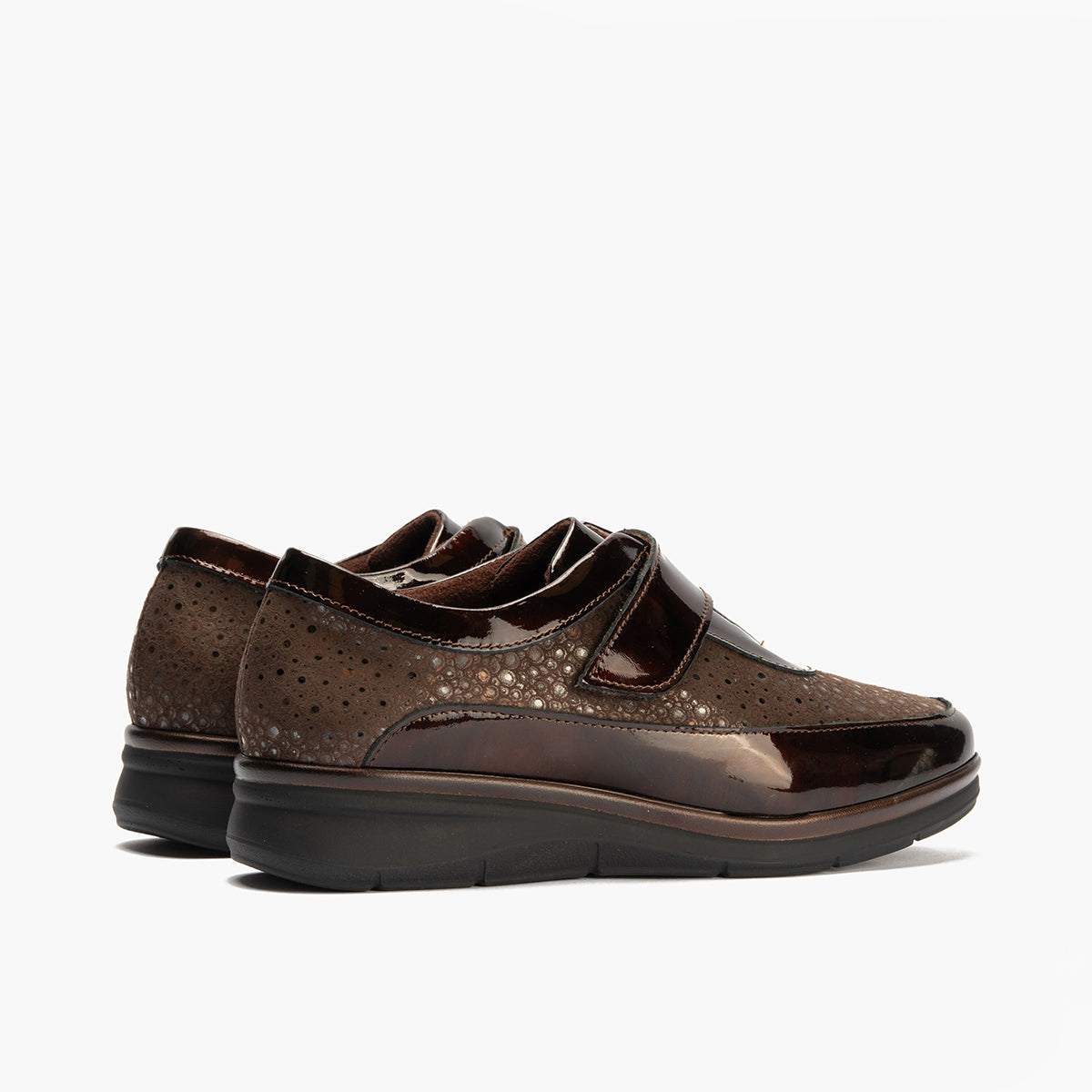 Deportivo Velcro en charol con lycra de mujer color marron