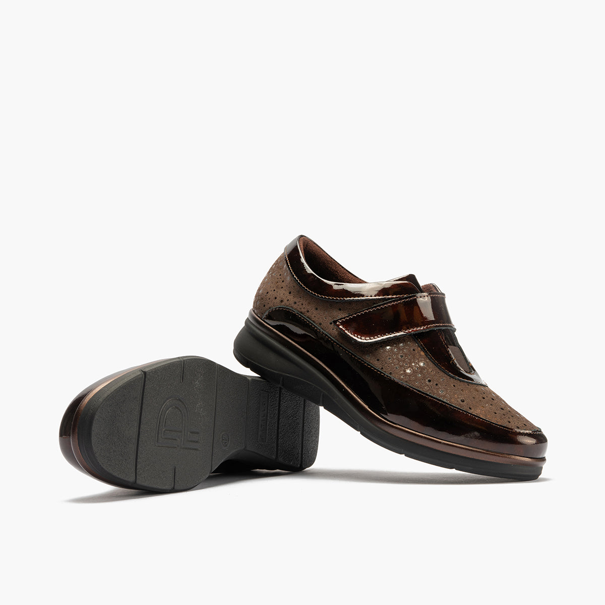 Deportivo Velcro en charol con lycra de mujer color marron
