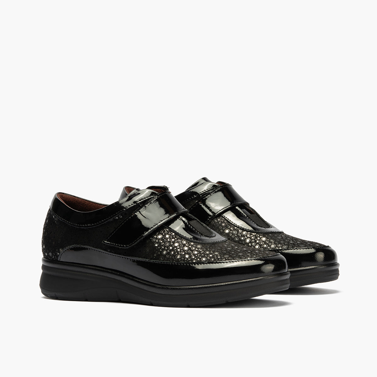 Deportivo Velcro en charol con lycra de mujer color negro