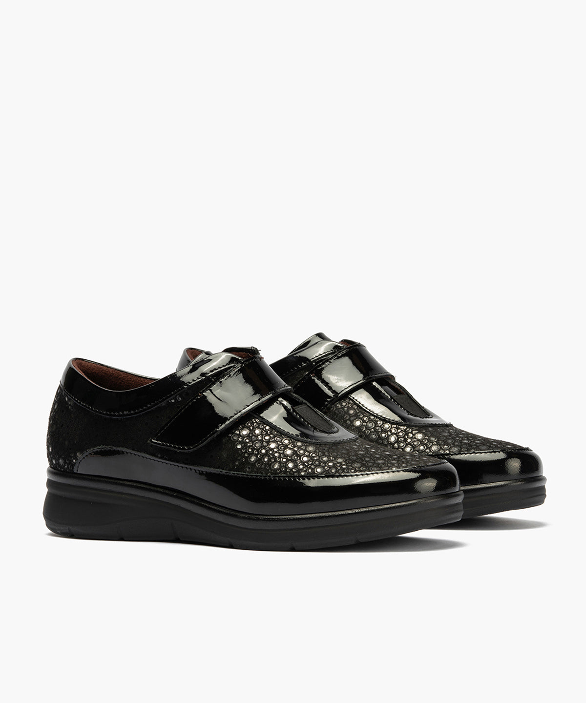 Deportivo Velcro en charol con lycra de mujer color negro