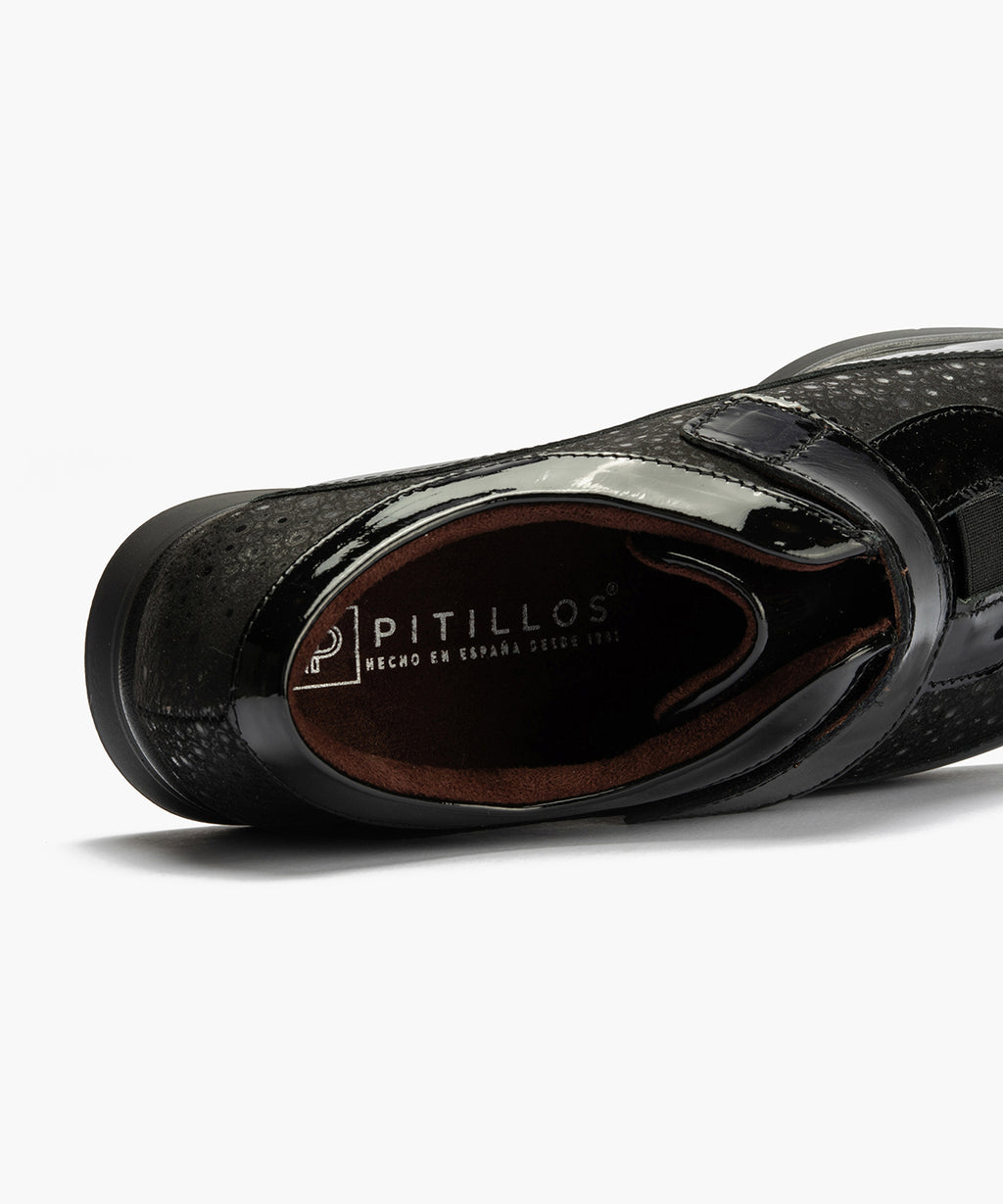Deportivo Velcro en charol con lycra de mujer color negro