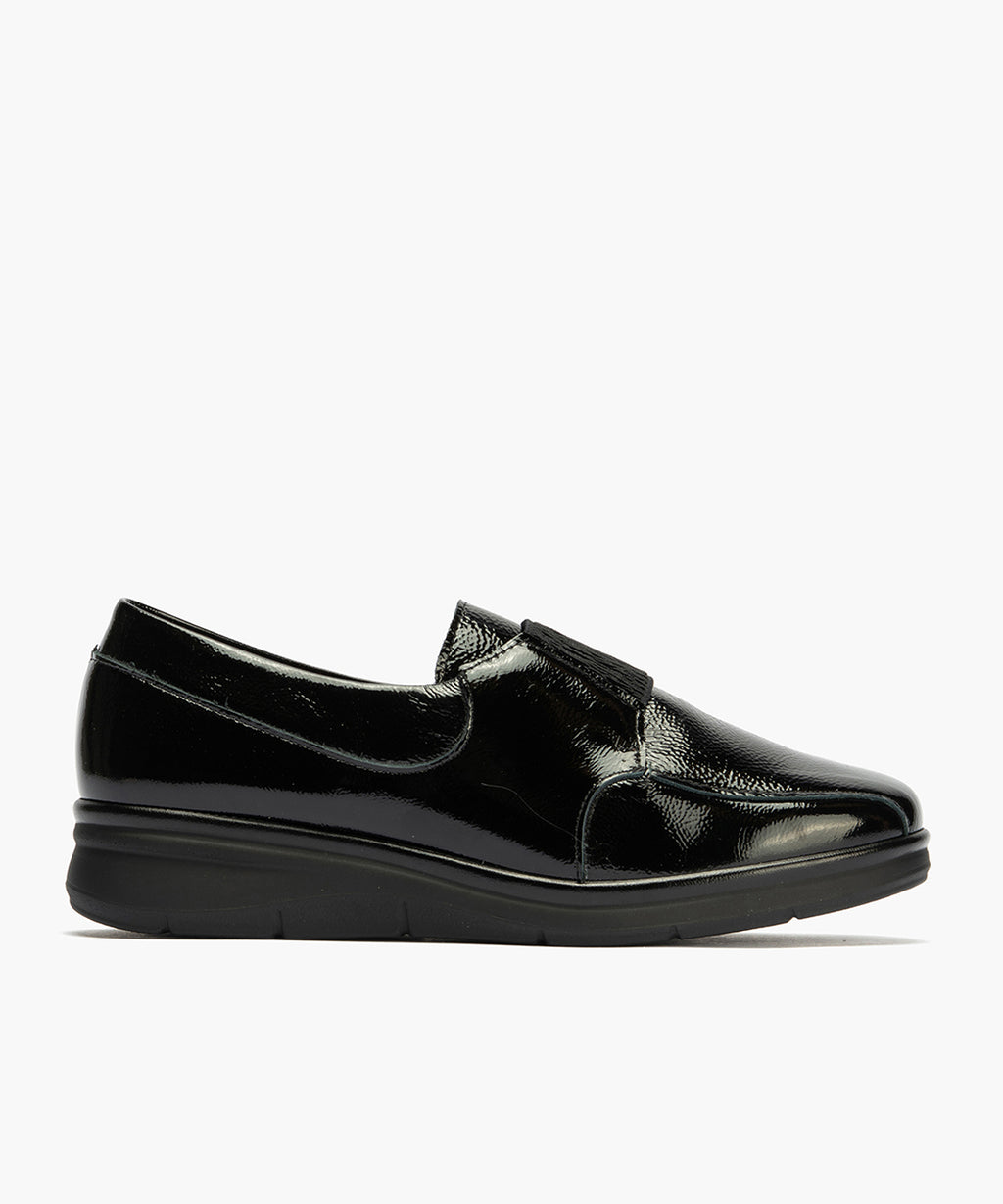 Blucher con Elástico en charol de mujer color negro