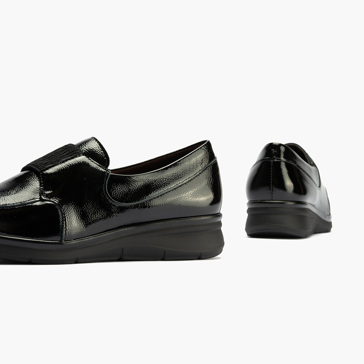 Blucher con Elástico en charol de mujer color negro
