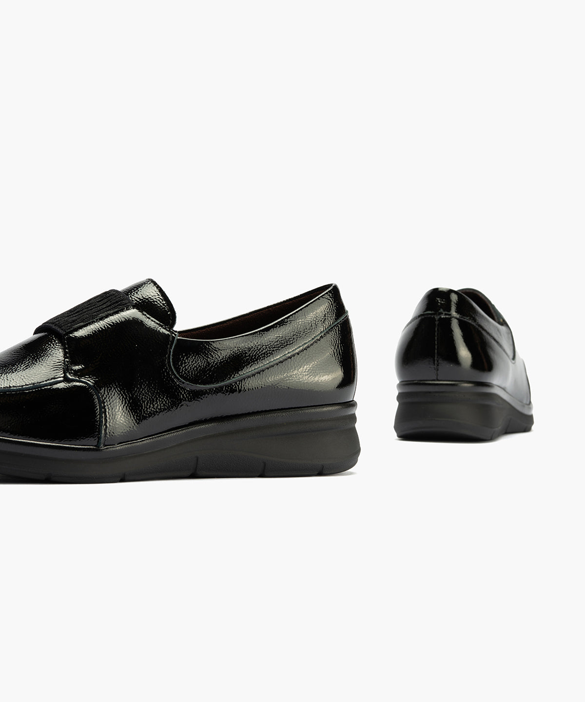 Blucher con Elástico en charol de mujer color negro