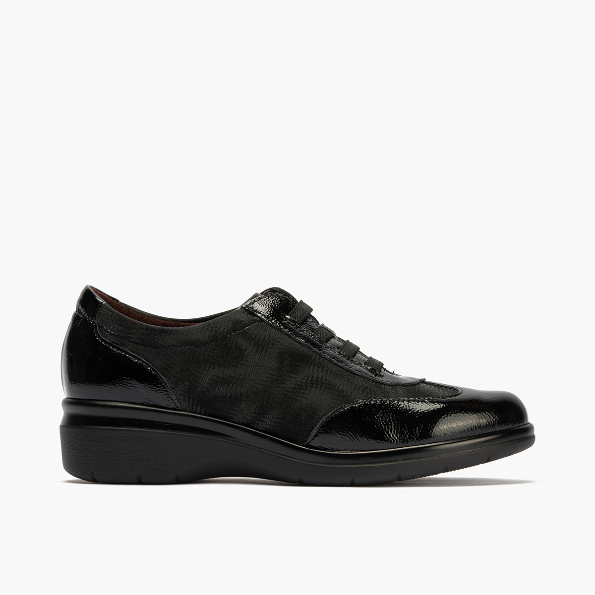 Deportivo elásticos en charol de mujer color negro