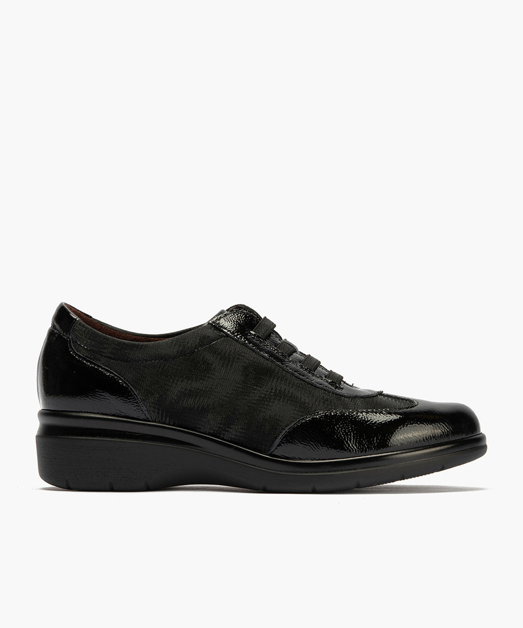Deportivo elásticos en charol de mujer color negro
