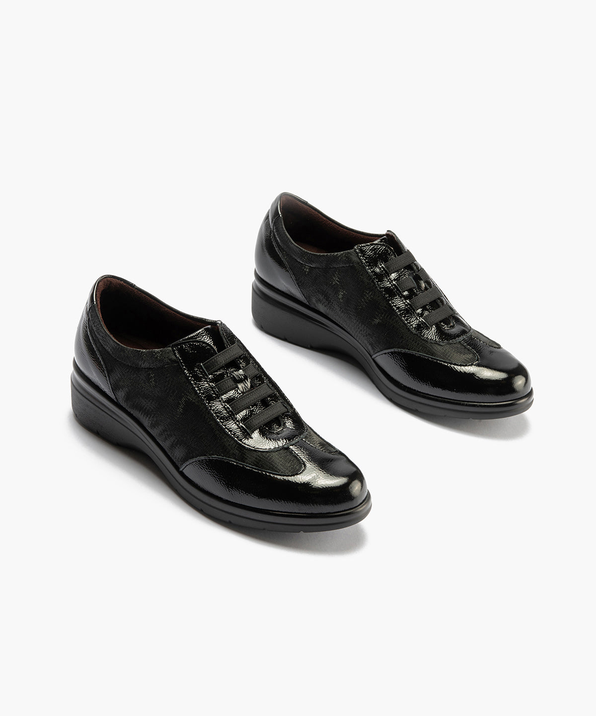 Deportivo elásticos en charol de mujer color negro