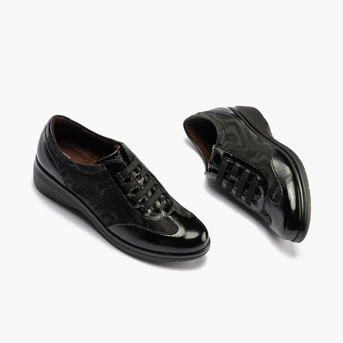 Deportivo elásticos en charol de mujer color negro