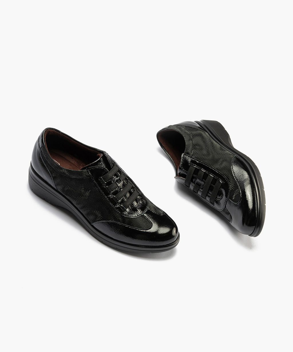 Deportivo elásticos en charol de mujer color negro