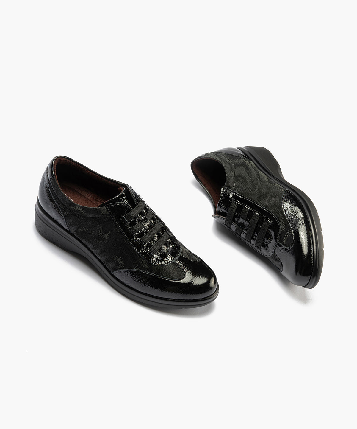 Deportivo elásticos en charol de mujer color negro