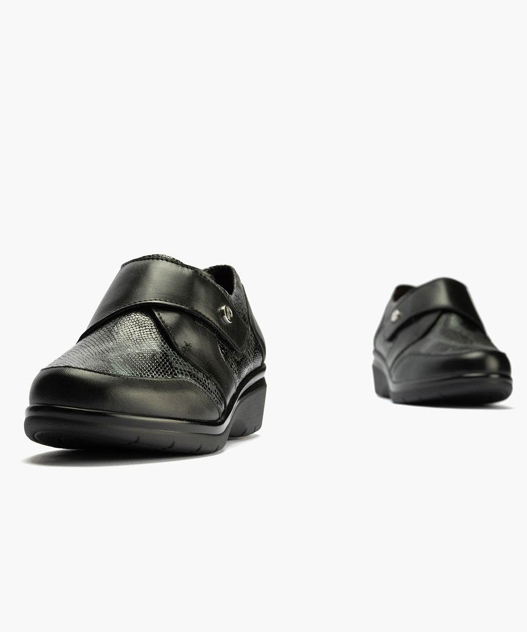 Blucher Piel con velcro de mujer color negro