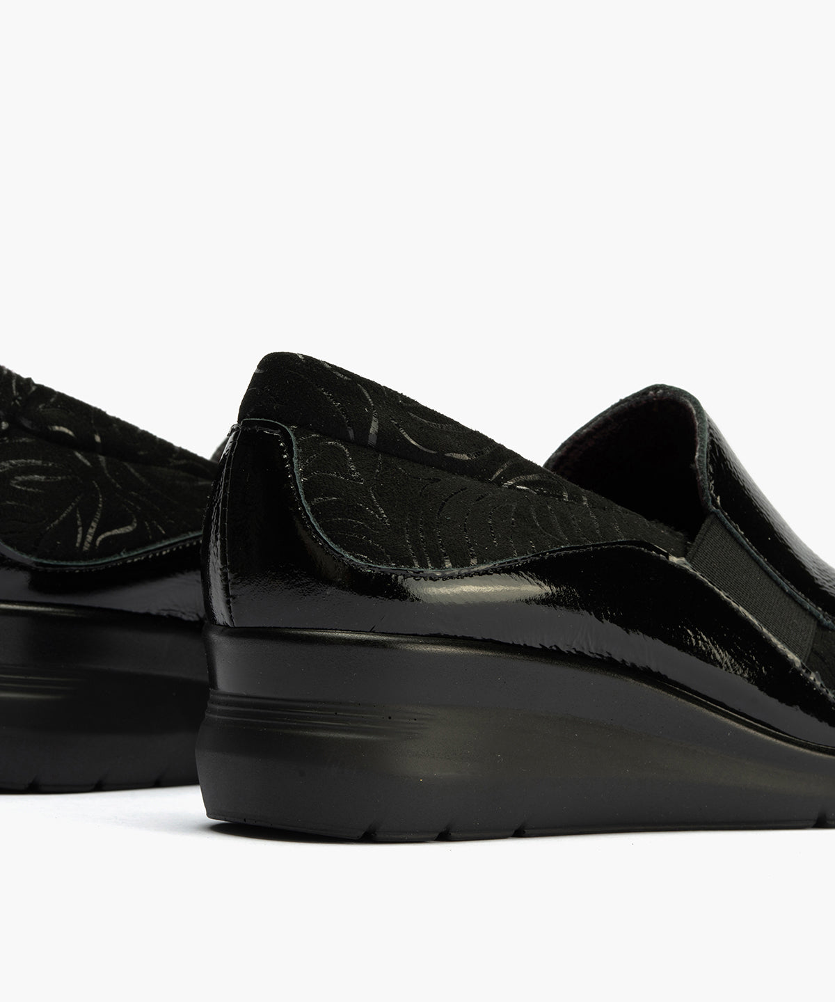 Abotinado Gucci con elásticos de mujer color negro