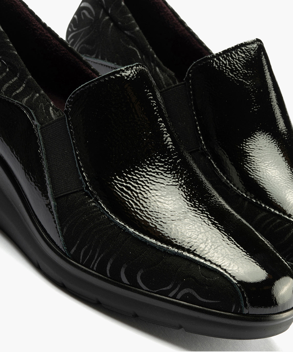 Abotinado Gucci con elásticos de mujer color negro